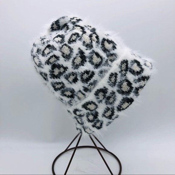 So - WOMENS WHITE AND BLACK LEOPARD HAT - Picture 6 of 9